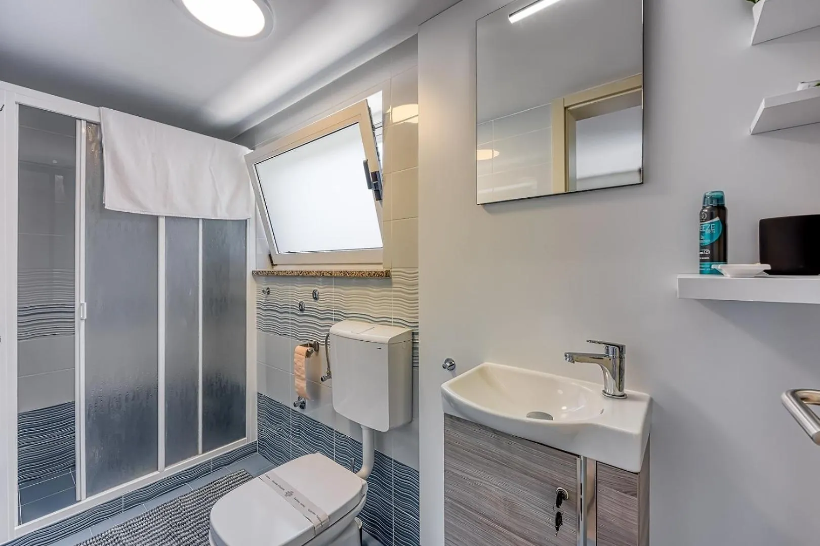 Breeze Holiday Home - Sea View Premantura Villa