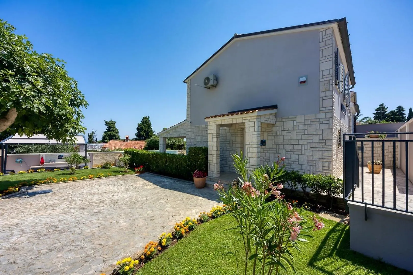 Breeze Holiday Home - Sea View Premantura 0*,