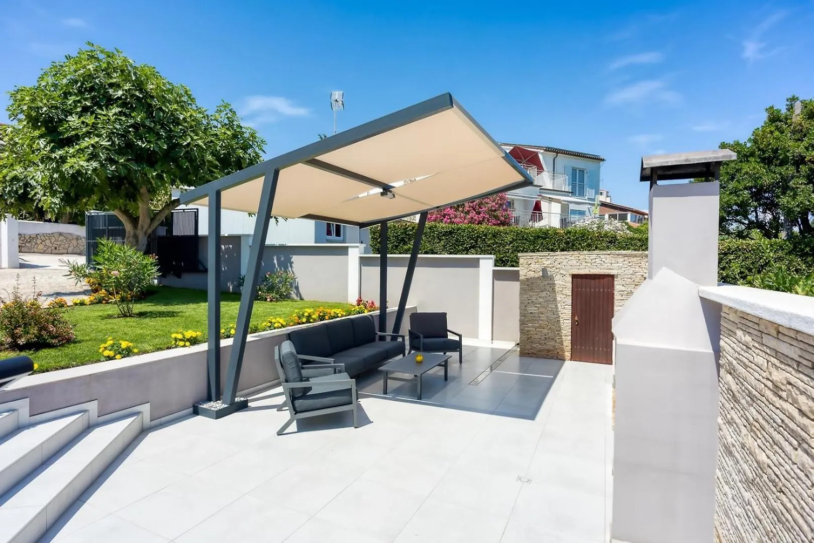 Breeze Holiday Home - Sea View Premantura Villa