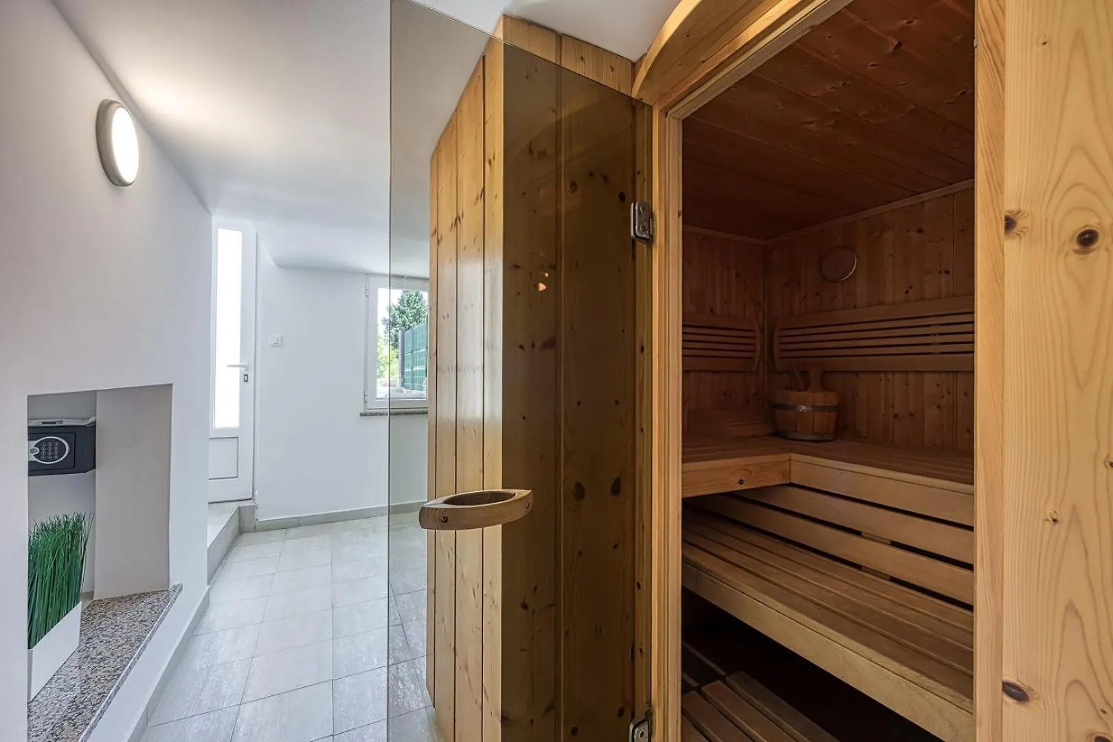 Breeze Holiday Home - Sea View Premantura Villa