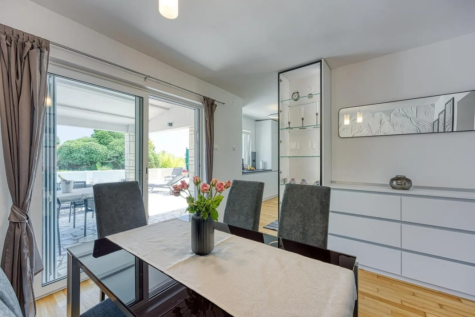 Villa Breeze Holiday Home - Sea View Premantura