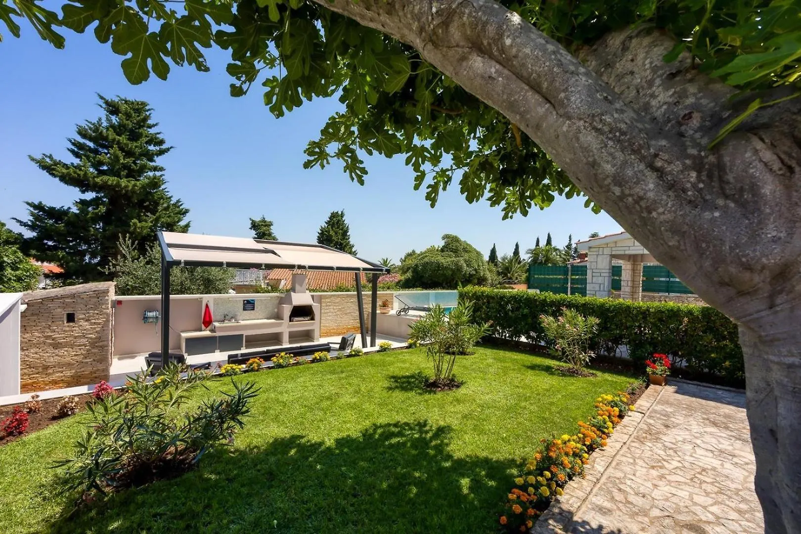 Breeze Holiday Home - Sea View Premantura Villa