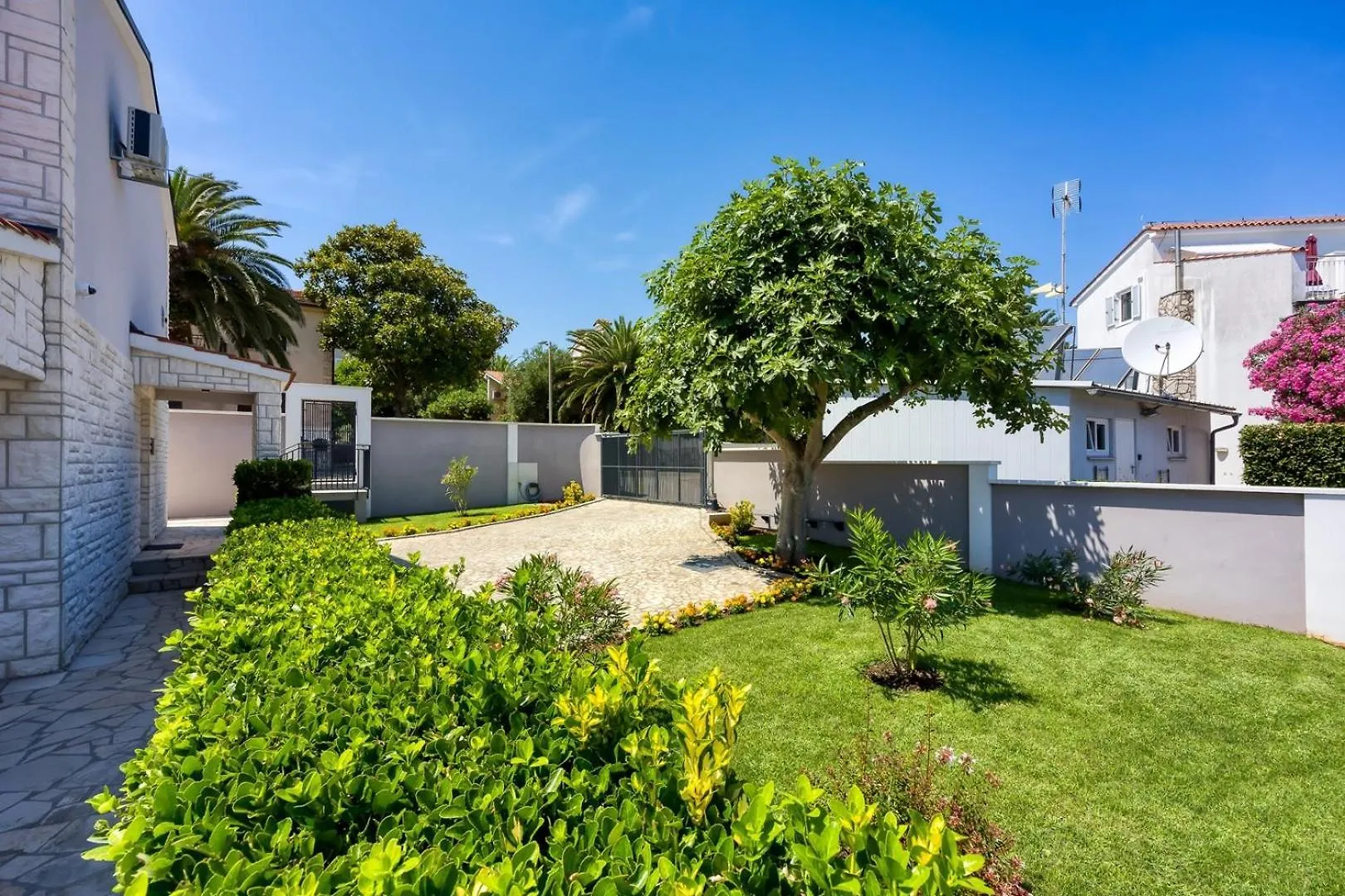 Breeze Holiday Home - Sea View Premantura Croatia